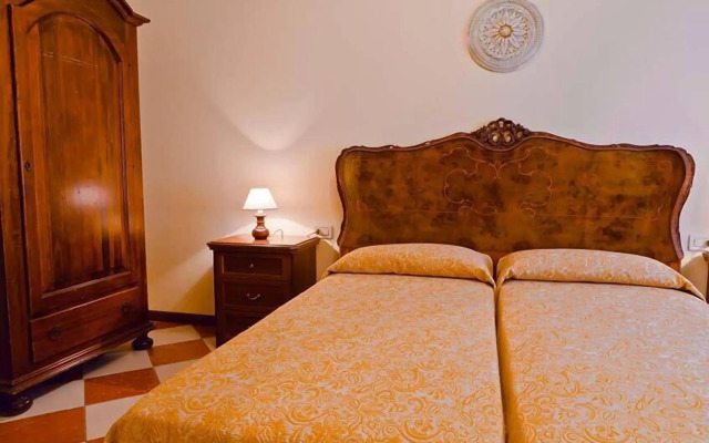Hotel Henry