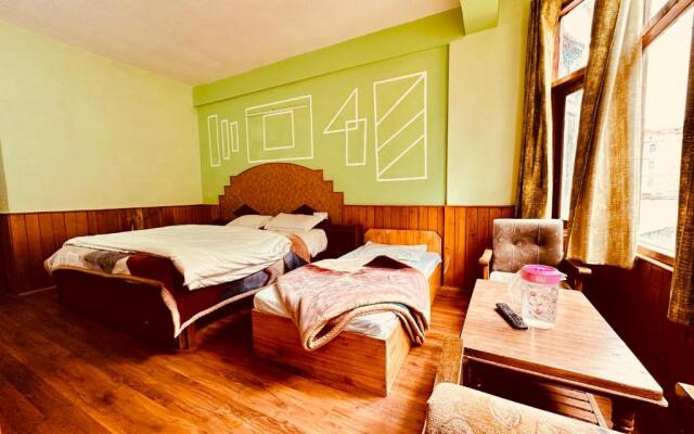 Hotel Daulat - Near Mall Road