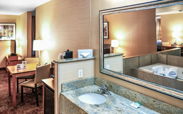Crystal Inn Hotel & Suites Midvalley