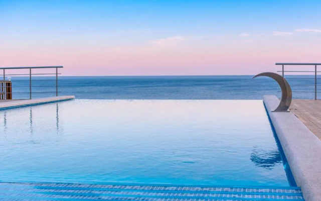 Grand Paradise Hotel