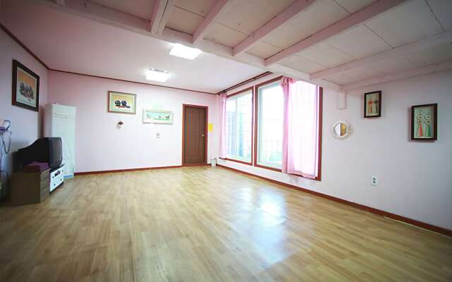 Taean Come & Play Pension