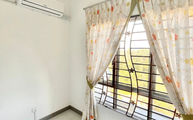 Tropika Homestay Bangi with 3 Bedrooms – Guest Rooms – Kajang