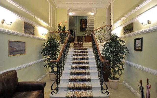 Apartment Longo On Furshtatskaya