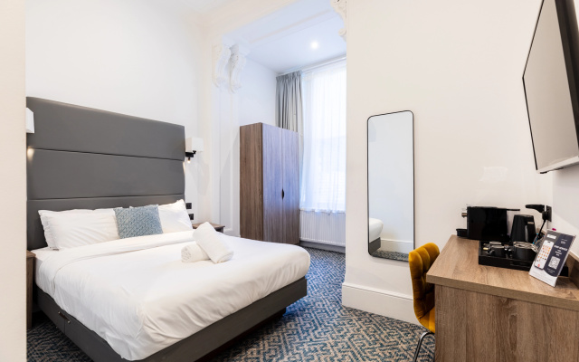 The J Hyde Park Hotel