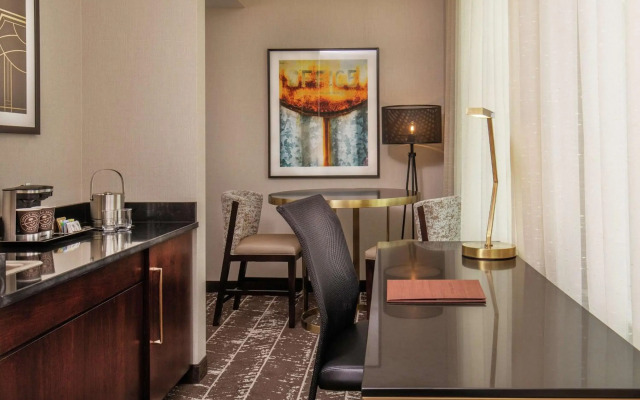DoubleTree by Hilton Youngstown Downtown