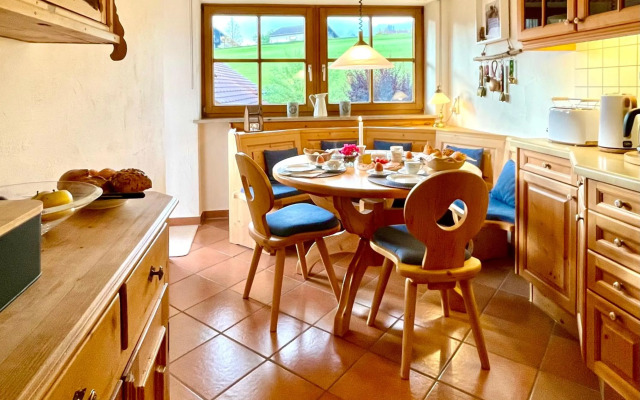 Wunderschöne Wohnung mit Balkon und Blick auf die Alpen