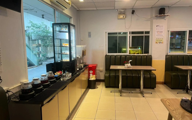 Alongkorn hotel by SB