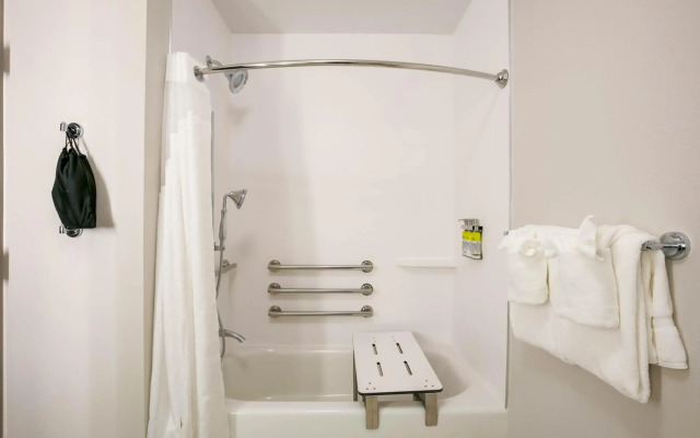 Holiday Inn Express & Suites Jacksonville - Town Center by IHG