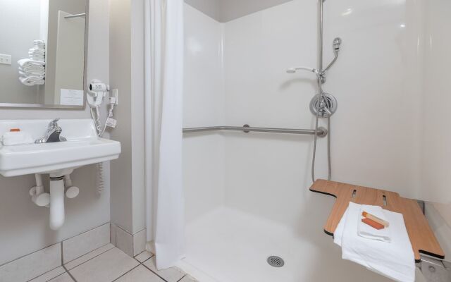 Phoenix All Suites West by Brett Robinson