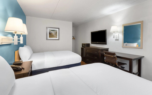 Travelodge by Wyndham Madison Heights MI