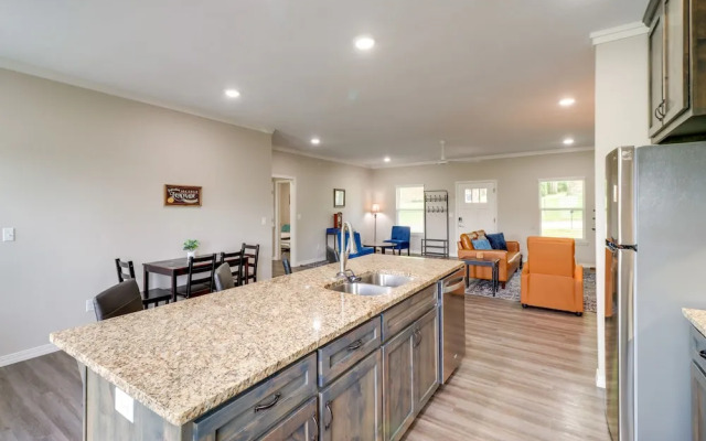 Quaint Harrison Home 2 Mi to Downtown!