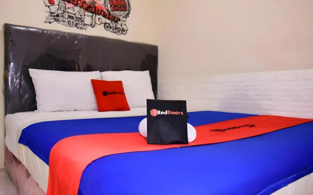 RedDoorz Plus near Ciputra World Kuningan 2