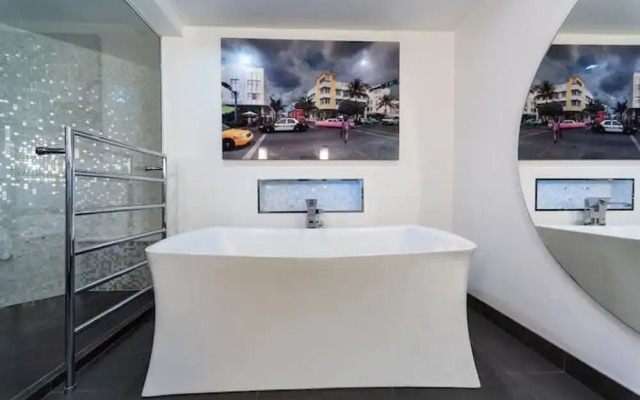 Luxurious Loft Central Soho - 3 Bedrooms Office