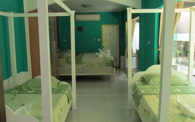 Jay Jay Bungalows and Restaurant