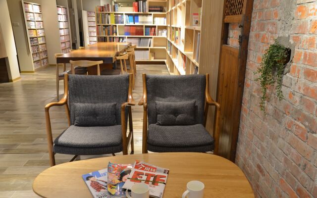 1969.Book Hostel