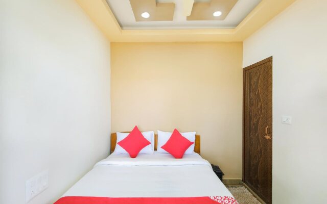 C Seasons Inn By OYO Rooms