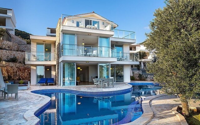 Villa Mountain by Akdenizvillam