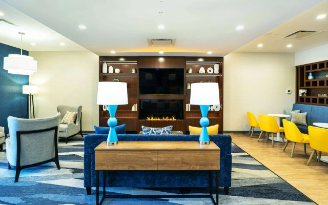 Comfort Suites Kelowna
