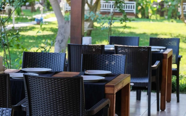 Apella Hotel