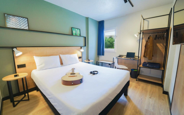 Ibis Guimaraes