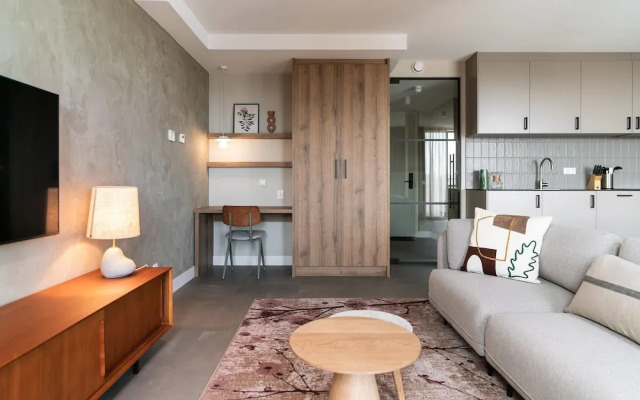 Spacious Apartment in Den Haag With View