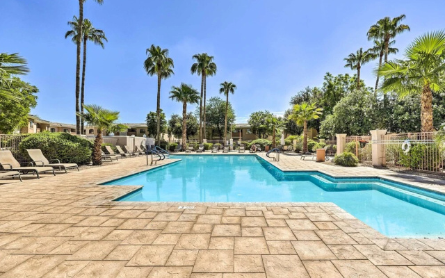 Communal Pool: Sunny First-floor Condo in Phoenix