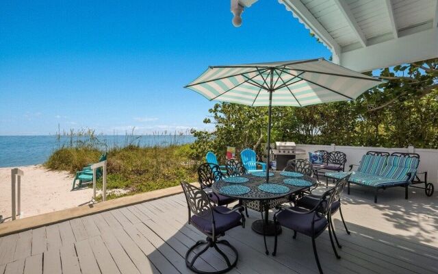 Flamingo Bay 4 Bedroom Home by RedAwning