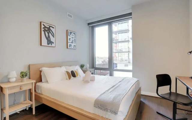Stylish Apartment Steps from the Metro