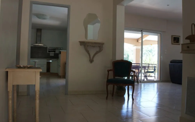 Beautiful Holiday Home in Cotignac France With Swimming Pool