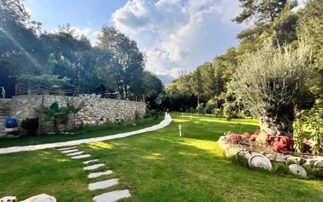 Yusalis Garden Hotel +12 Adult