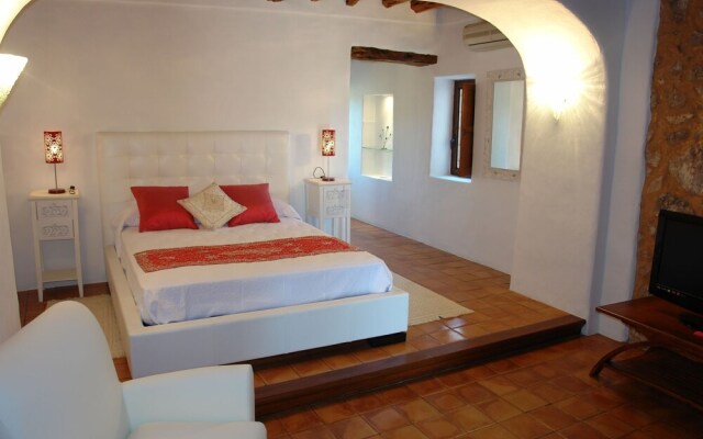 Tranquil Holiday Home on Balearic Islands With Pool