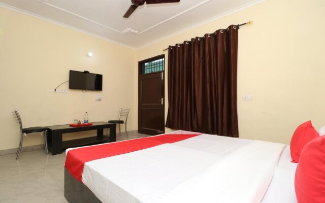 Oyo 28325 Dhillon Residency