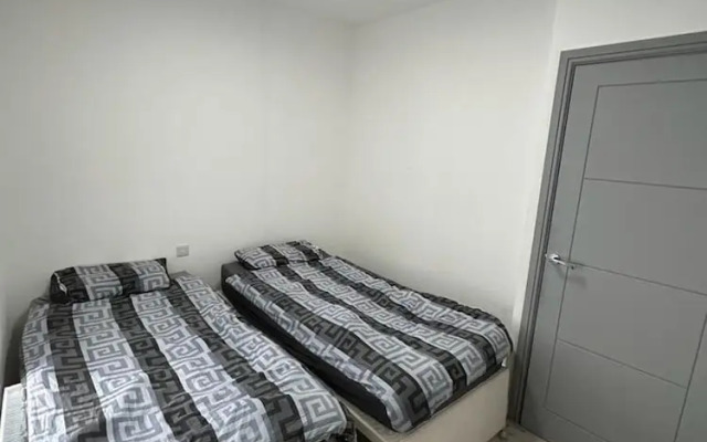 Second Av Flat 4, Hendon London