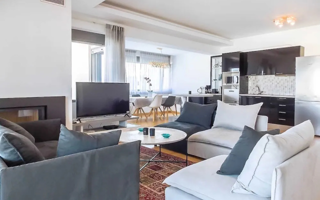 Stylish 2 Bedroom Apartment Spectacular Sea View
