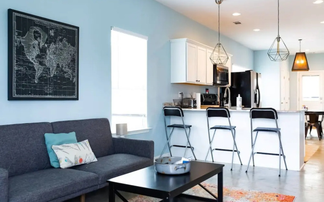 Clean & Serene House + Studio - Easy On/off I-40