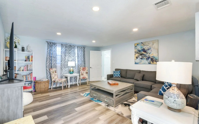 Seaside Retreat in Galveston Near Pleasure Pier!
