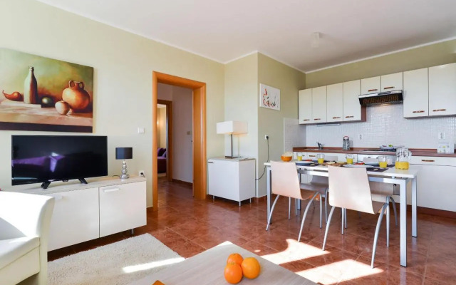 Cecilia Apartments