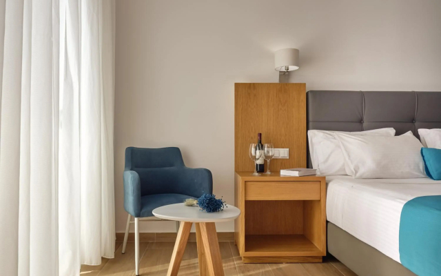 Cavo Orient Beach Hotel