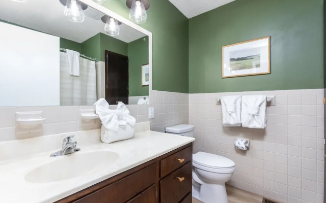 Becca's Place 3 Bedroom Home by RedAwning