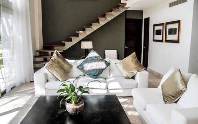 Via 38 Buda By Playa Paradise