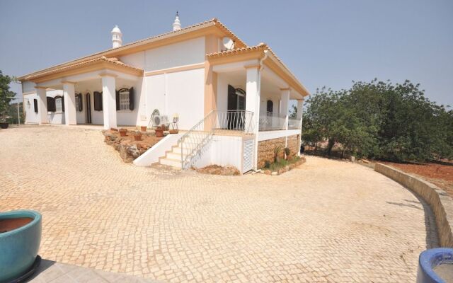 Large Country Villa With Private Pool, Vilamoura