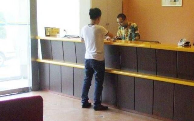 Home Inn Qingdao Jinggangshan Road