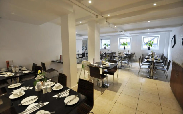 Kensington Court Hotel
