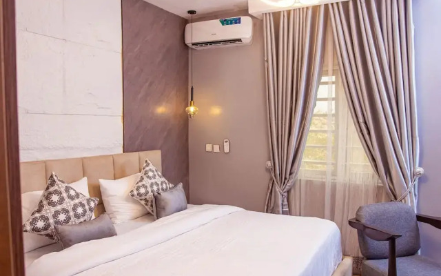 TM Luxe Stays Apartment