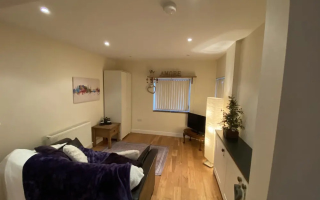 Cosy Stable Conversion Between Sheffield & Leeds
