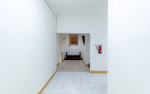 RedDoorz Plus @ Jalan Iskandar Muda Medan