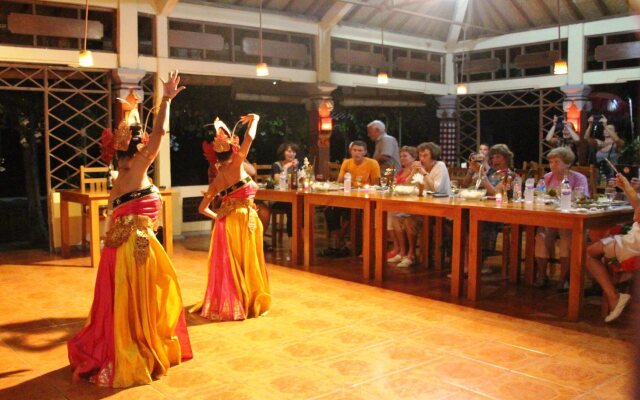 Lovina Beach Hotel