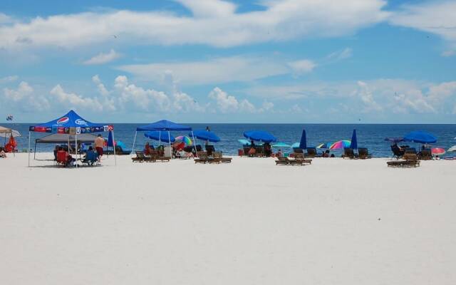 Island Winds East 409 condo