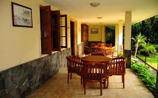 Teras Solo Syariah Guest House