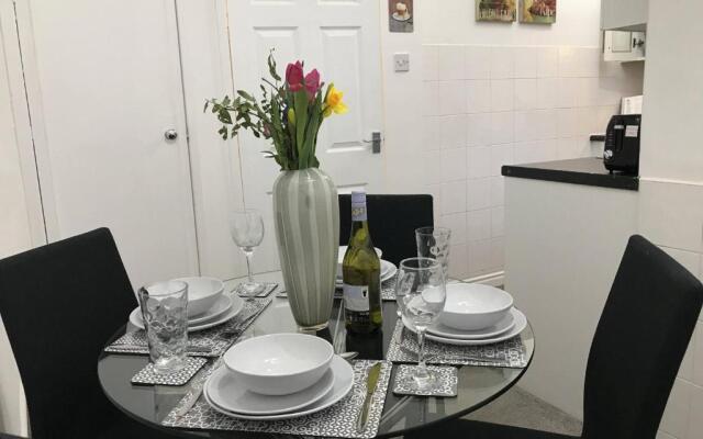 Cosy 2-bedroom House in Widnes Sleeps 4